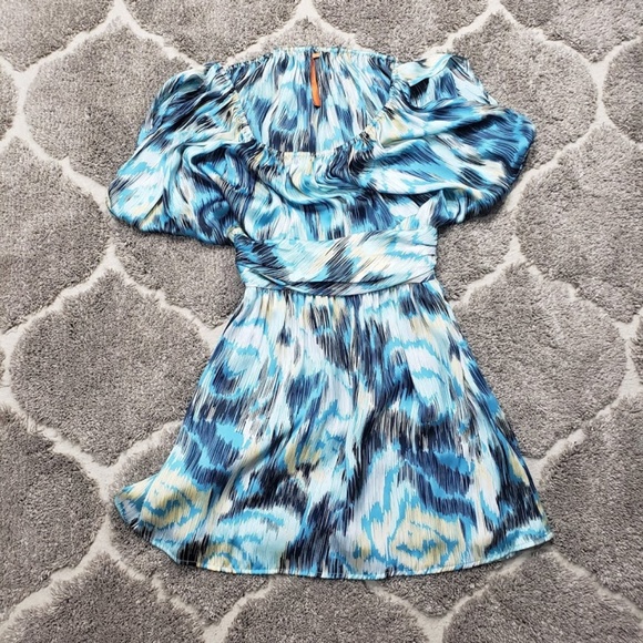 SOLD BCBG Off the Shoulder Charmeuse  Dress Sz 6 - Picture 3 of 6